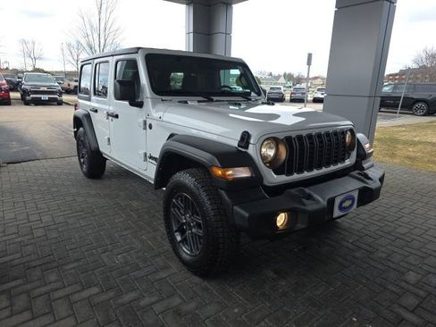 Used 2024 Jeep Wrangler Sport S image 5