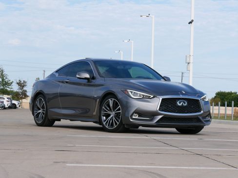 Used 2017 INFINITI Q60 3.0t w/ Premium Plus Package 3.0T RWD image 2