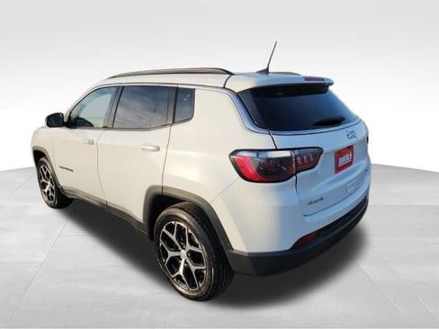 Used 2024 Jeep Compass Latitude image 5