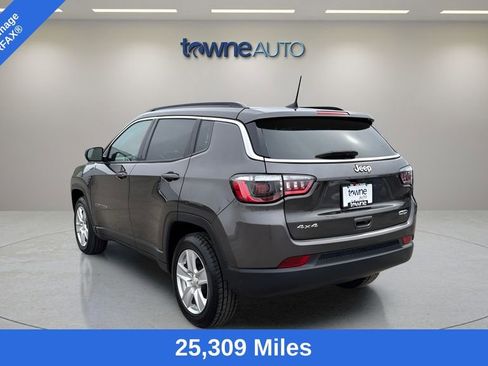 Used 2022 Jeep Compass Latitude w/ Convenience Group AWD/4WD image 3
