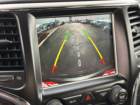 Used 2018 Jeep Grand Cherokee Altitude image 16