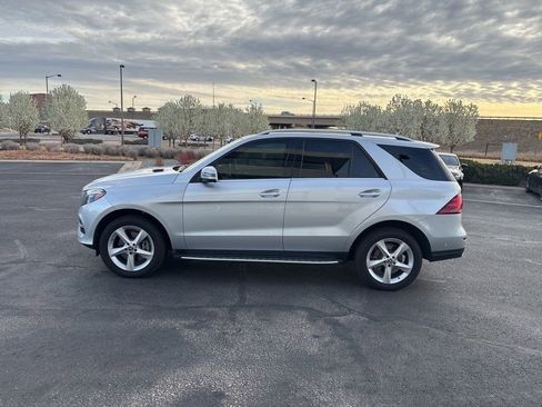 Used 2019 Mercedes-Benz GLE 400 4MATIC image 2
