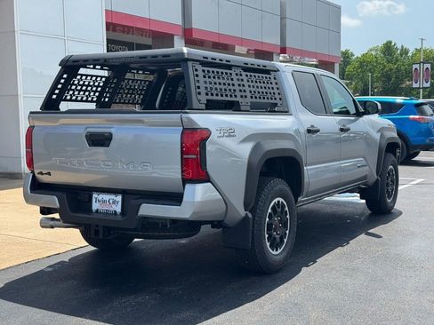 Certified 2025 Toyota Tacoma TRD Off-Road AWD/4WD image 3