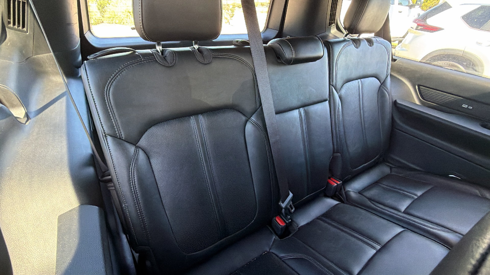 Used 2024 Jeep Wagoneer L Series II w/ Flexible Seating Group AWD/4WD image 22