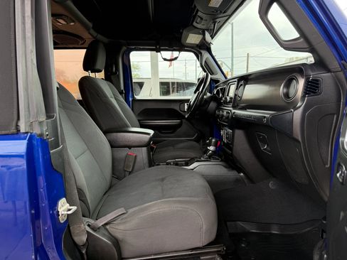 Used 2019 Jeep Wrangler Sport AWD/4WD image 12
