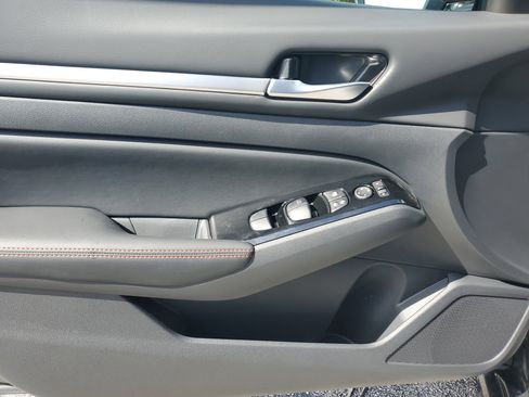 New 2025 Nissan Altima 2.5 SR image 18