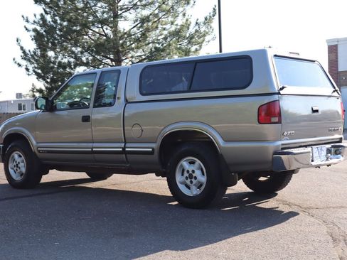 Used 2001 Chevrolet S10 Pickup LS w/ Preferred Equipment Group image 7