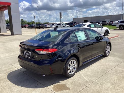 New 2026 Toyota Corolla LE FWD image 2