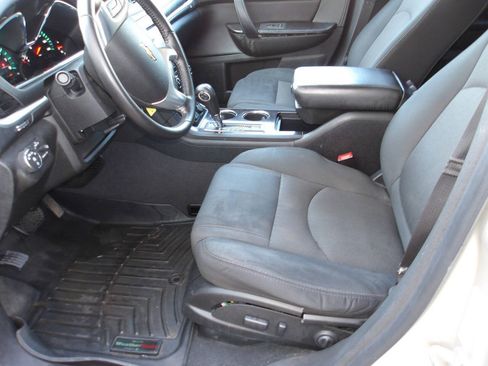 Used 2016 Chevrolet Traverse LT w/ Style and Technology Package FWD image 6