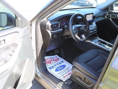 Used 2024 Ford Explorer XLT w/ Equipment Group 202A RWD image 8
