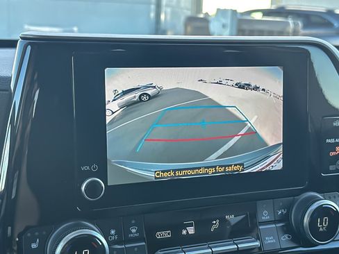 Certified 2024 Toyota Highlander XLE image 19