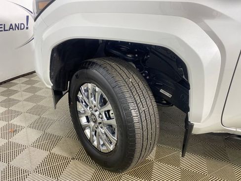 Used 2025 Toyota Tacoma Limited AWD/4WD image 23