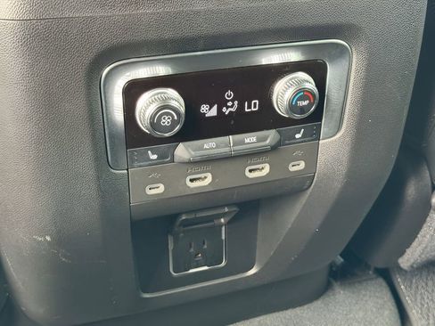 Used 2021 GMC Yukon Denali w/ Denali Ultimate Package AWD/4WD image 25