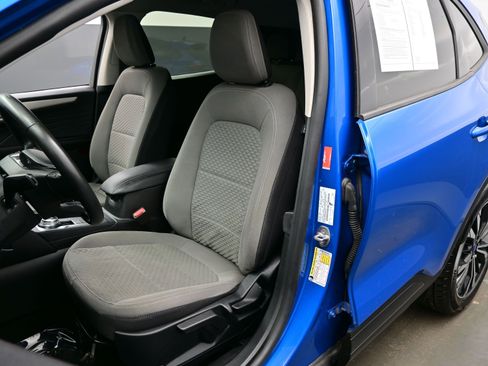 Used 2021 Ford Escape SE w/ SE Sport Appearance Package image 11