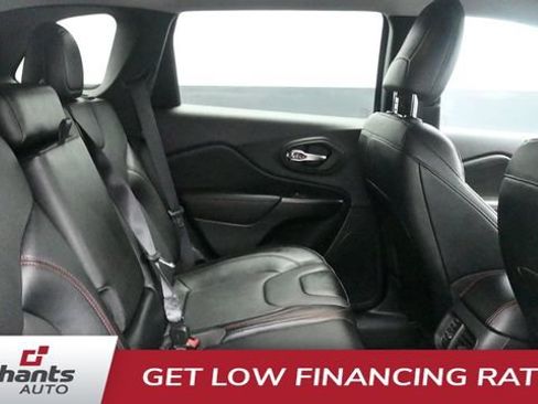 Used 2022 Jeep Cherokee Trailhawk w/ Premium Leather Package AWD/4WD image 11