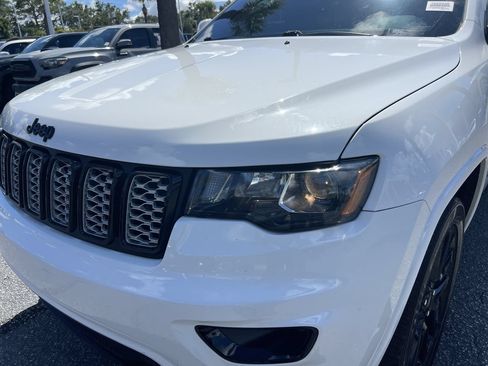Used 2018 Jeep Grand Cherokee Altitude RWD image 6