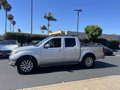 Used 2011 Nissan Frontier SL RWD image 5