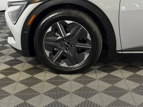 Used 2025 Kia EV6 Light w/ Light LR Technology Package image 12
