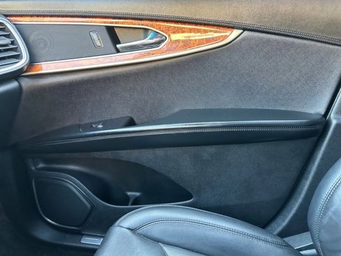 Used 2017 Lincoln MKX Select w/ Select Plus Package image 22