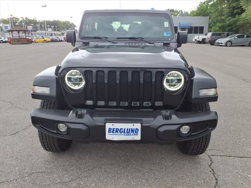 Used 2022 Jeep Wrangler Sport AWD/4WD image 9