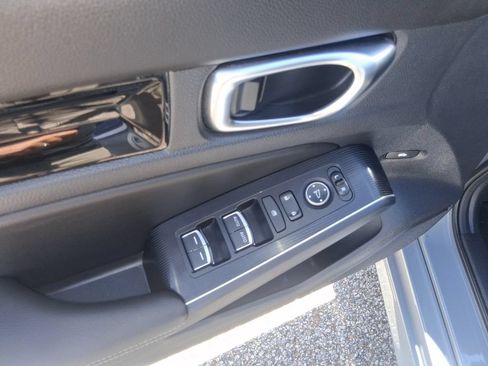 Used 2022 Honda Civic Touring image 8