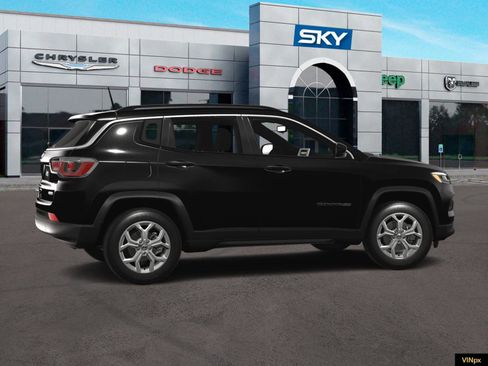 New 2025 Jeep Compass Latitude image 18