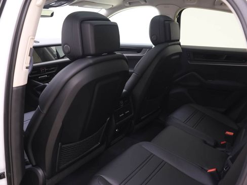 Used 2024 Porsche Cayenne Coupe image 14