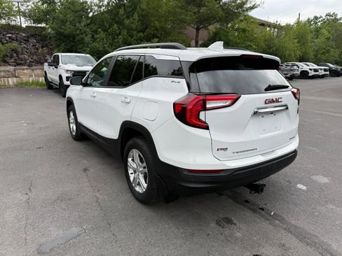Certified 2024 GMC Terrain SLE w/ Driver Convenience Package AWD/4WD image 3