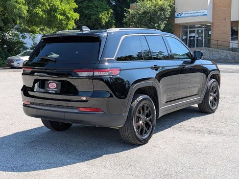 Used 2026 Jeep Grand Cherokee Altitude AWD/4WD image 3