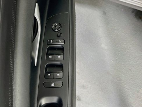 Used 2023 Hyundai Elantra SEL image 17