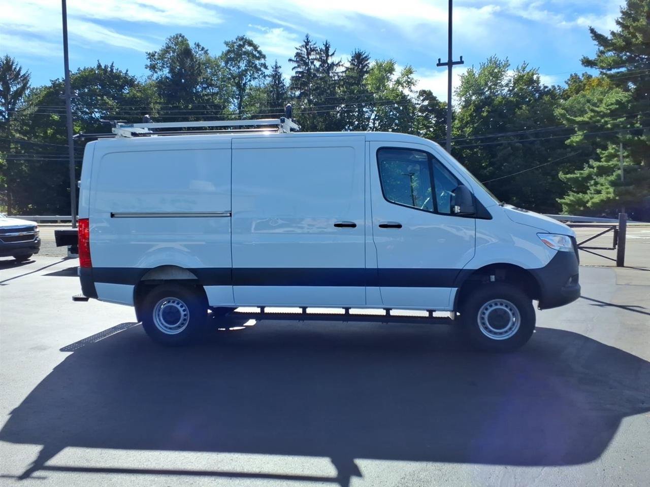 Used 2025 Mercedes-Benz Sprinter 2500 image 4