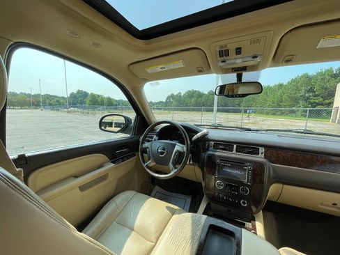 Used 2013 GMC Yukon XL Denali RWD image 30
