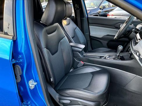 Used 2024 Jeep Compass Latitude image 16