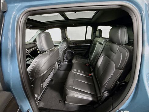 New 2026 Jeep Grand Cherokee Limited w/ Limited Altitude Package AWD/4WD image 19