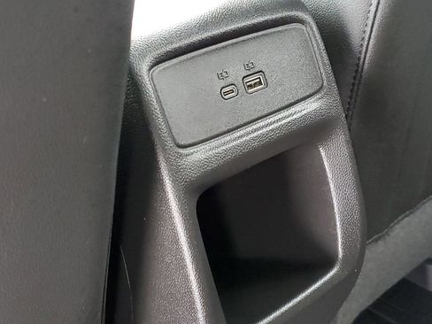 Used 2025 Chevrolet Trax LT w/ LT Convenience Package image 32