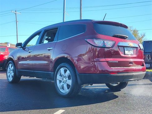 Used 2017 Chevrolet Traverse LT w/ Style and Technology Package image 8