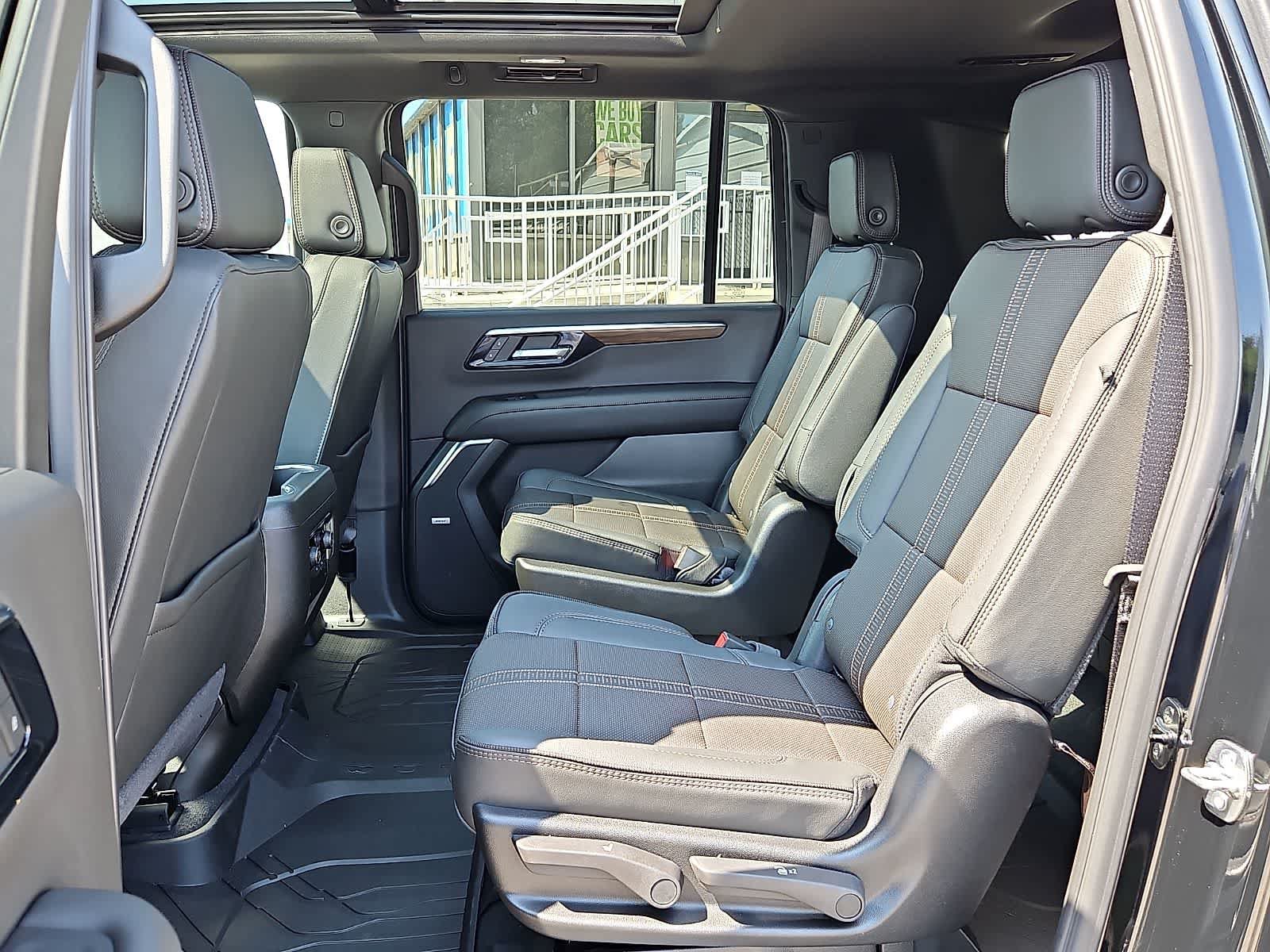 New 2026 Chevrolet Suburban High Country AWD/4WD image 8
