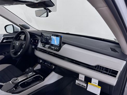 New 2026 Mitsubishi Outlander SE FWD image 27