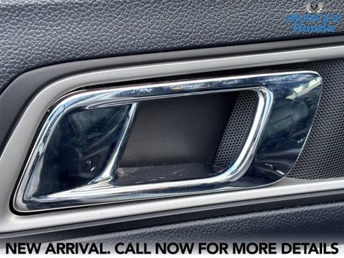 Used 2016 Ford Explorer XLT w/ Equipment Group 202A FWD image 11