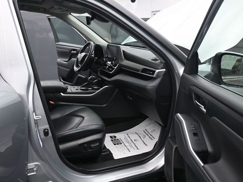 Used 2022 Toyota Highlander XLE image 15