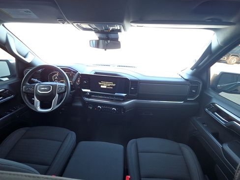 Used 2024 GMC Sierra 1500 SLE image 11