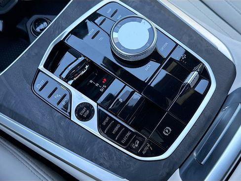 New 2026 BMW X5 xDrive50e w/ Executive Package image 30