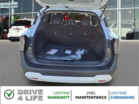 Used 2025 Nissan Kicks SR image 11