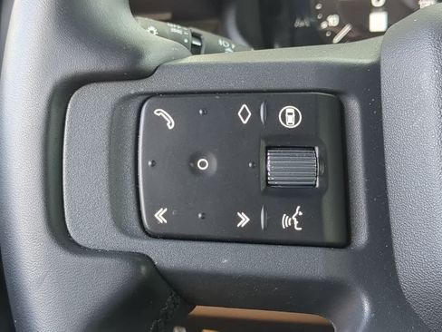 Certified 2025 Land Rover Defender 110 X-Dynamic SE AWD/4WD image 26