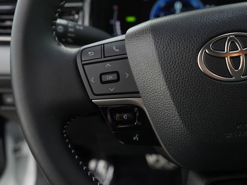 Used 2025 Toyota Camry SE image 24