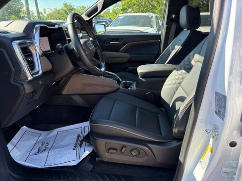 Certified 2025 GMC Canyon Denali AWD/4WD image 18