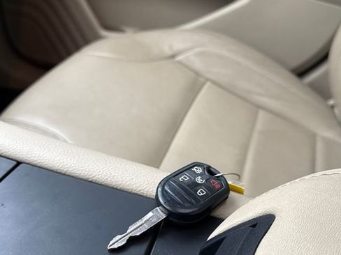 Used 2014 Ford Taurus SEL w/ Equipment Group 201A image 25