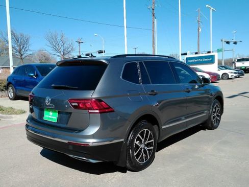 Used 2021 Volkswagen Tiguan SE image 9