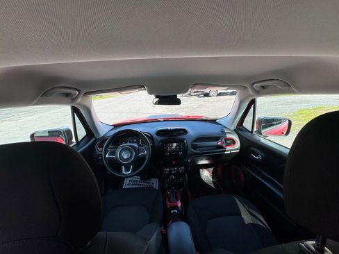 Used 2015 Jeep Renegade Trailhawk image 28