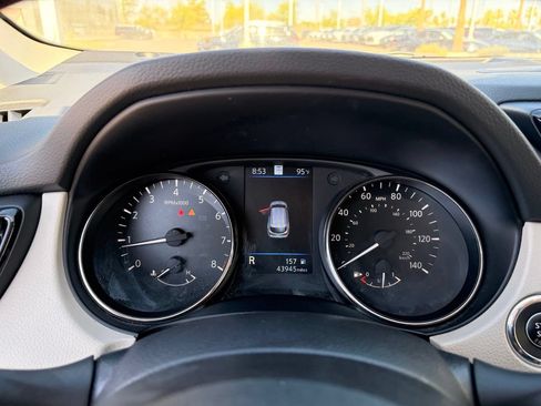Certified 2022 Nissan Rogue Sport SL w/ Premium Package AWD/4WD image 28